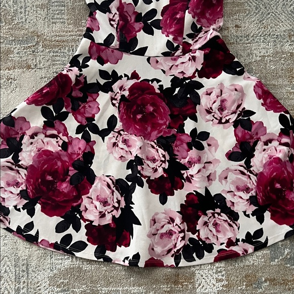 ‼️ Floral Dress in Pink and White ‼️ - Picture 3 of 3